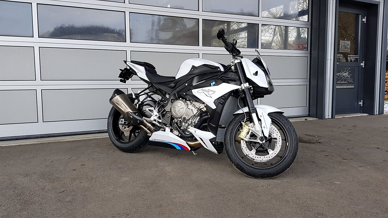 BMW S1000R in Weiss