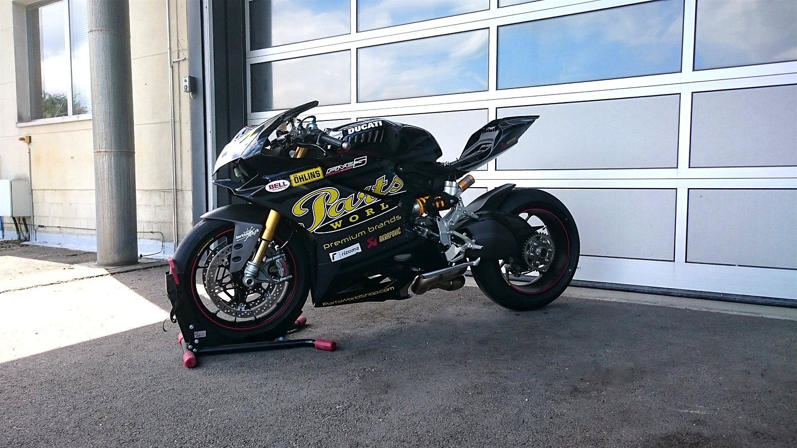 Ducati Panigale mit Racing-Lackierung