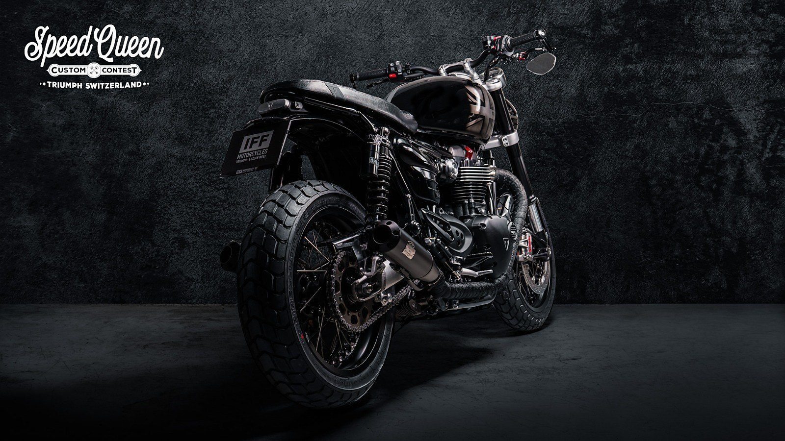 Triumph Custom in Schwarz, Heckansicht