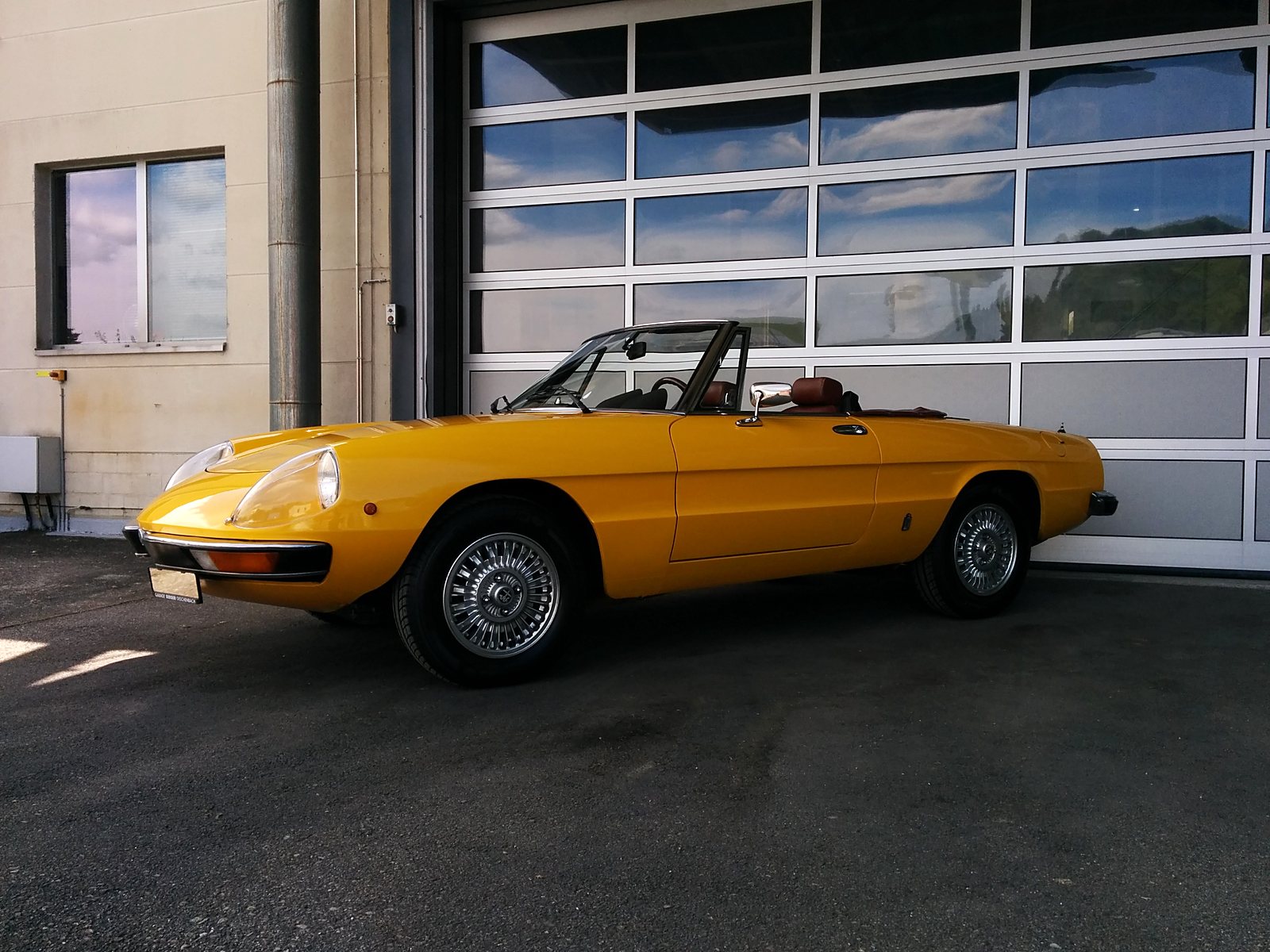 Alfa Romeo Spider in Gelb